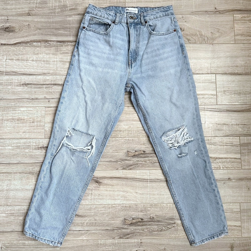 Zara High Waisted Distressed Knee Light Wash Jeans 6